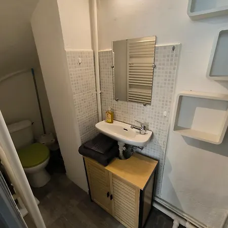 Chaleureux Dans Le Centre De *