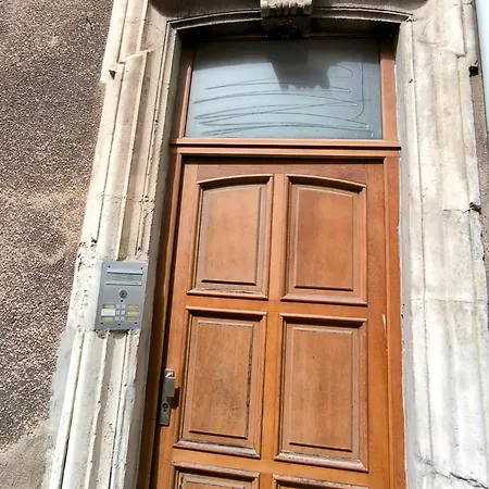 Chaleureux Dans Le Centre De *