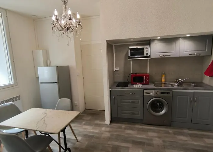Chaleureux Dans Le Centre De *